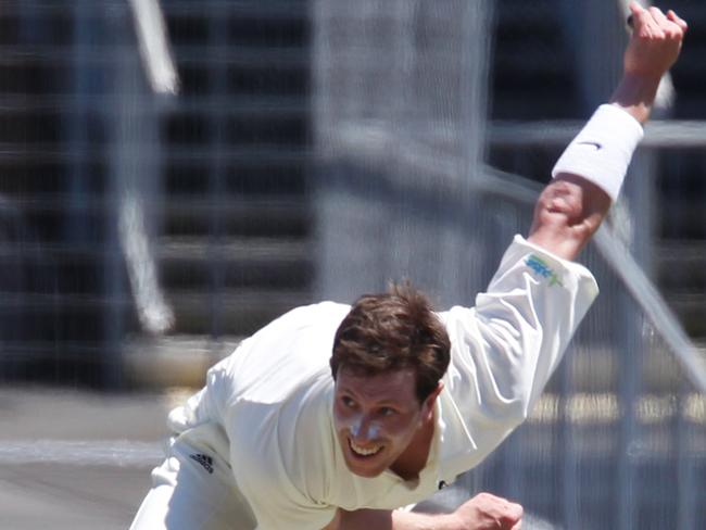 Andrew Fekete bends his back for Camberwell in 2010.