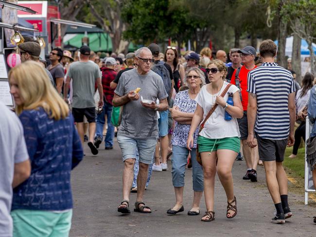 Crowds at the 2017 Buskers By The Creek festival at Winders Park, Currumbin. Picture: Jerad Williams