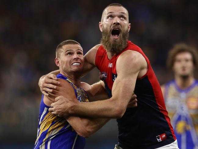 PERTH, AUSTRALIA - MAY 17: Nathan Vardy of the Eagles and Max Gawn of the Demons contest the rruck during the round nine AFL match between the West Coast Eagles and the Melbourne Demons at Optus Stadium on May 17, 2019 in Perth, Australia. (Photo by Paul Kane/Getty Images)