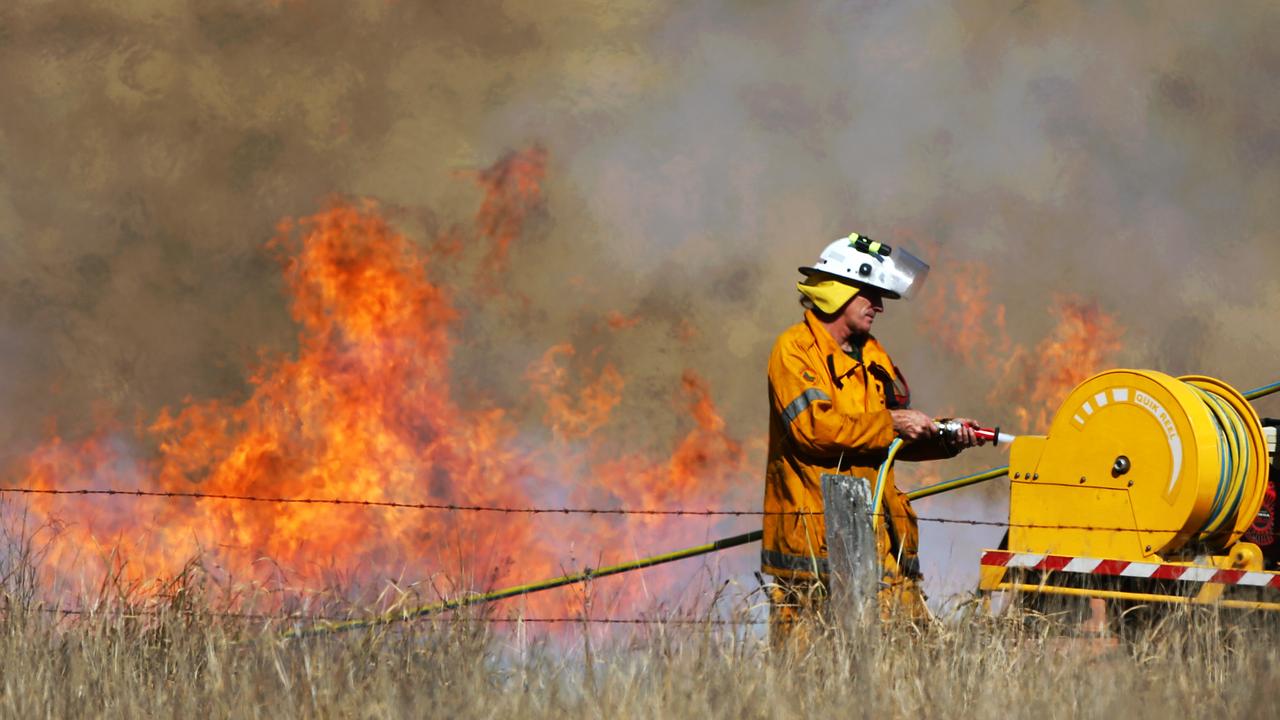 Firefighters brace for the worst as fires continue to burn in the Canungra and Sarabah regions. Picture: NIGEL HALLETT