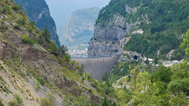 Vajont Dam, at 1921m, was the world’s tallest.