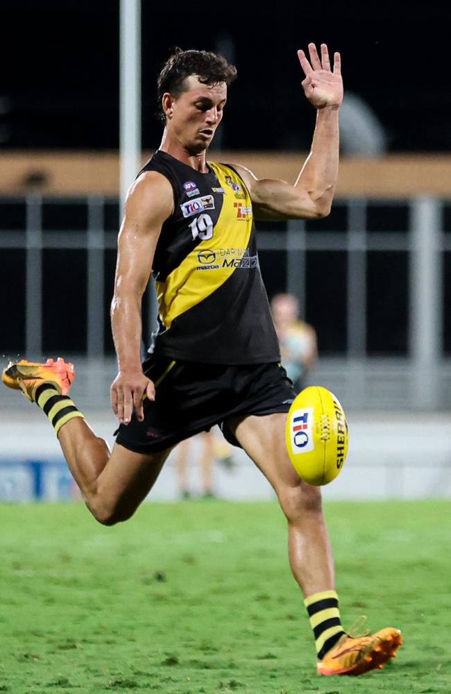 Zackary Derksen playing for the Nightcliff Tigers in the 2024-25 NTFL season. Picture: Celina Whan / AFLNT Media