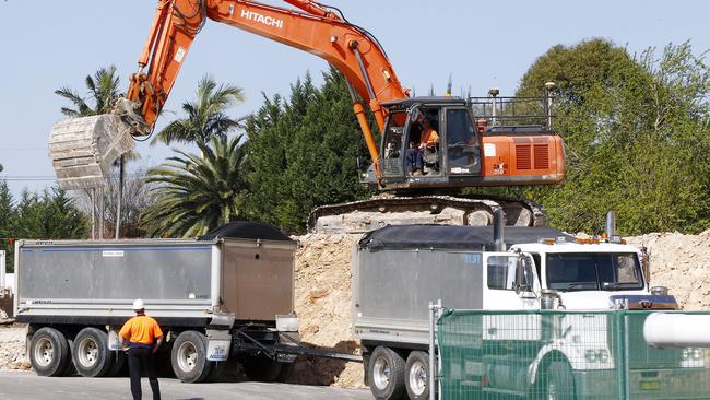 Hundreds of heavy vehicles each day, used for removing soil during the construction of the proposed Beaches Link twin tunnels, would be on main roads on the norhtern beaches, according to a NSW Govenrment report. File picture: John Appleyard