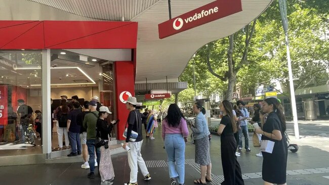 Lines formed outside Optus’s competitors on Wednesday. Picture: X.