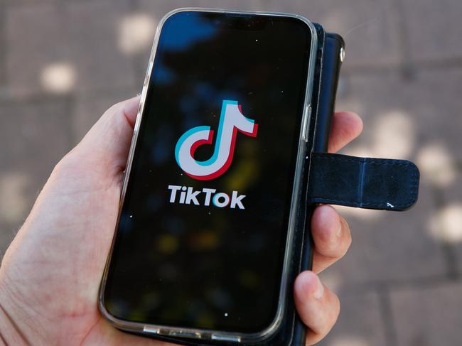 SYDNEY, AUSTRALIA - NewsWire Photos MARCH 9th, 2023: TIK TOK Generic Pics.Push for TikTok to be banned - Calls to ban the viral video app are gaining steam after the FBI raised the alarm that the Chinese government could access user data.Picture: NCA NewsWire / Tim Pascoe