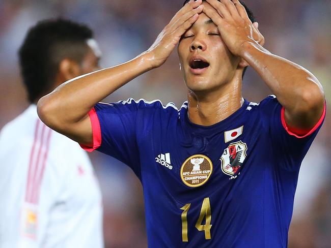 SYDNEY, AUSTRALIA - JANUARY 23: Yoshinori Muto of Japan reacts after a missed opportunity at goal during the 2015 Asian Cup Quarter Final match between Japan and the United Arab Emirates at ANZ Stadium on January 23, 2015 in Sydney, Australia. (Photo by Brendon Thorne/Getty Images)