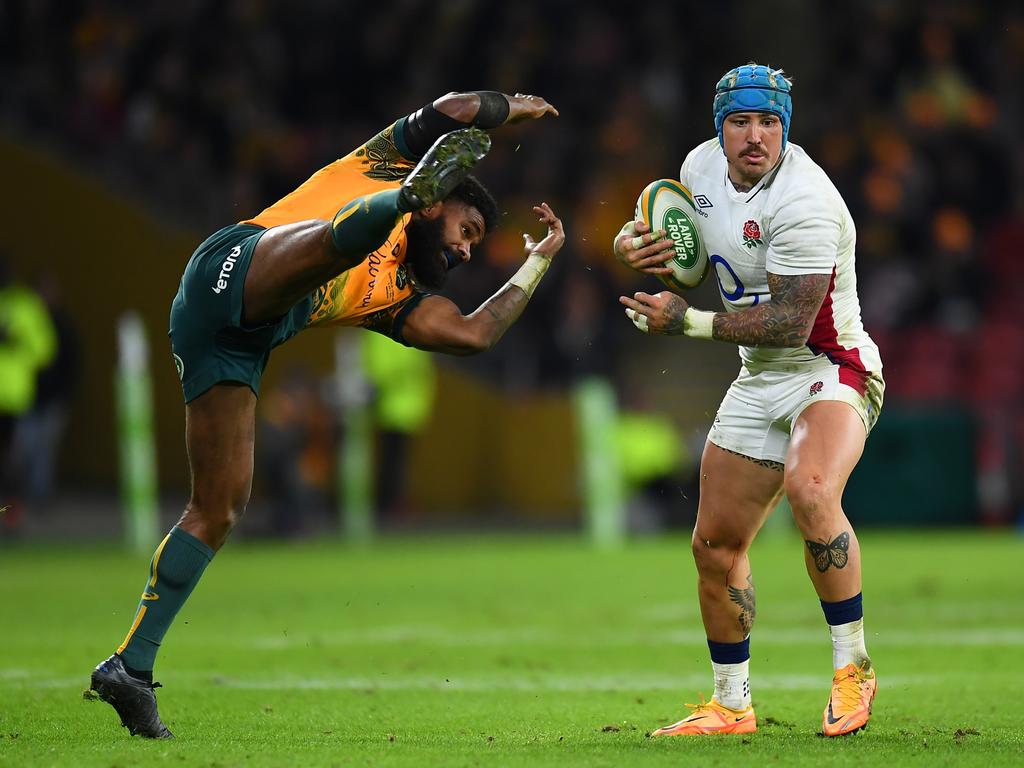 BRISBANE, AUSTRALIA - JULY 09: Jack Nowell of England evades the tackle from Marika Koroibete of the Wallabies during game two of the International Test Match series between the Australia Wallabies and England at Suncorp Stadium on July 09, 2022 in Brisbane, Australia. (Photo by Albert Perez/Getty Images)