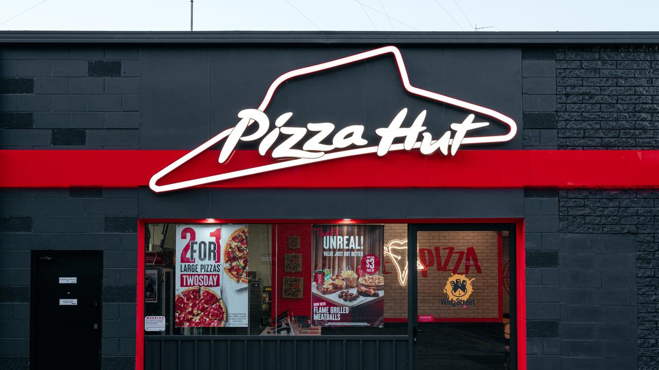 Pizza Hut gives away more than 100,000 free pizzas for Australian Gold. Picture: Supplied