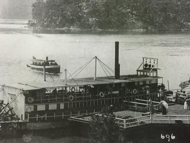 Paddleship ``General Gordon'' at River Wharf, near current day Hawkesbury River station May 1, 1889.