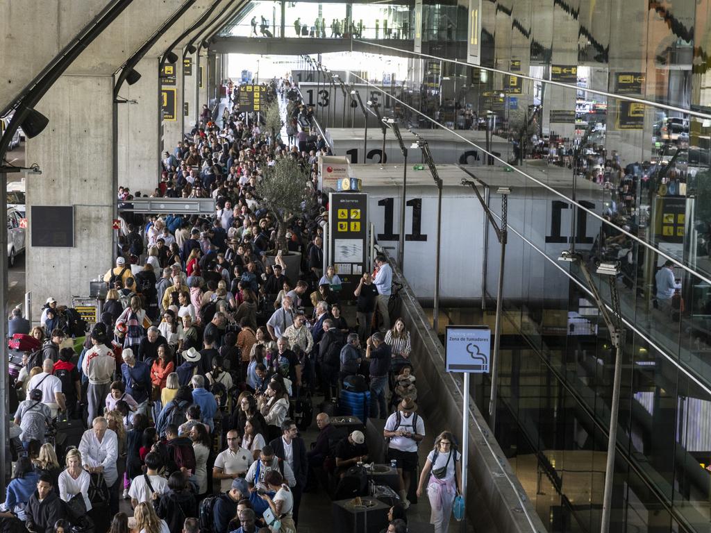 People queue for a taxi at Barajas Airport in Madrid, Spain. Picture: Pablo Blazquez Dominguez/Getty Images