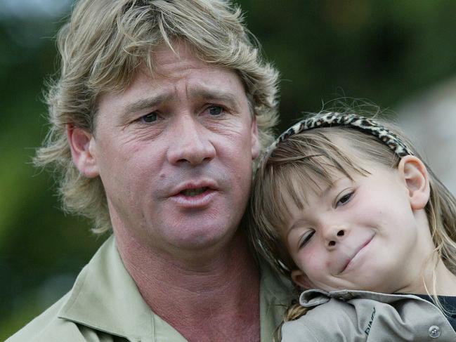 JANUARY 3, 2004 : Steve Irwin with daughter Bindi outside his Australia Zoo on the Sunshine Coast during 03/01/04 press conference where he defended his inclusion of son (1 mth) in crocodile show the previous day. Pic Jamie Hanson.Irwi/famQueensland / Animal & Wildlife Centre