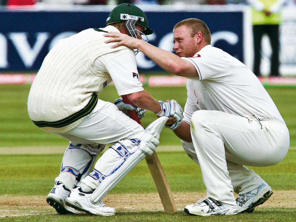 Andrew Flintoff and Brett Lee after the second Test of the 2005 Ashes.