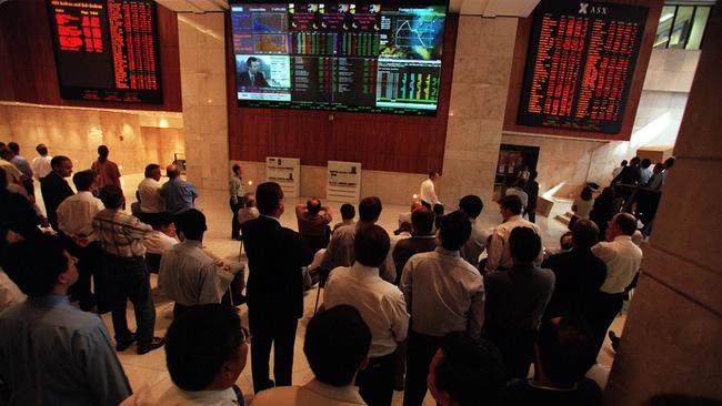 Investors watch share prices tumble at the ASX in April 2000. Picture: Brett Faulkner.