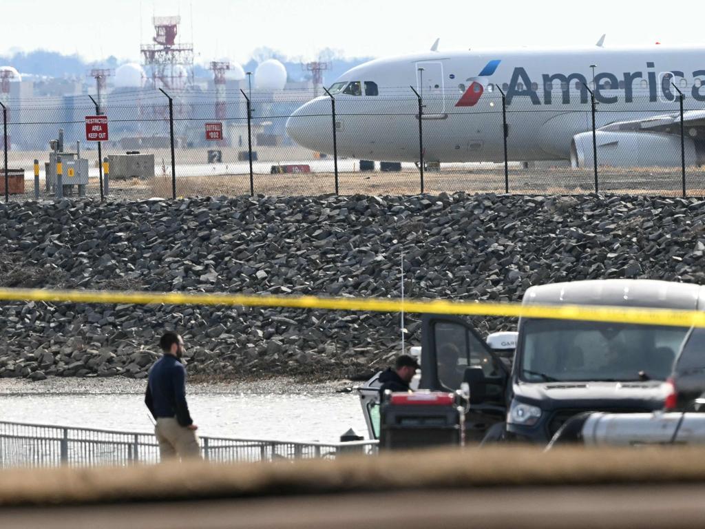 Investigators carry pieces of wreckage from the waters of the Potomac River after American Airlines flight 5342 on approach to Reagan National Airport crashed into the river after colliding with a US Army helicopter, near Washington, DC. Picture: AFP