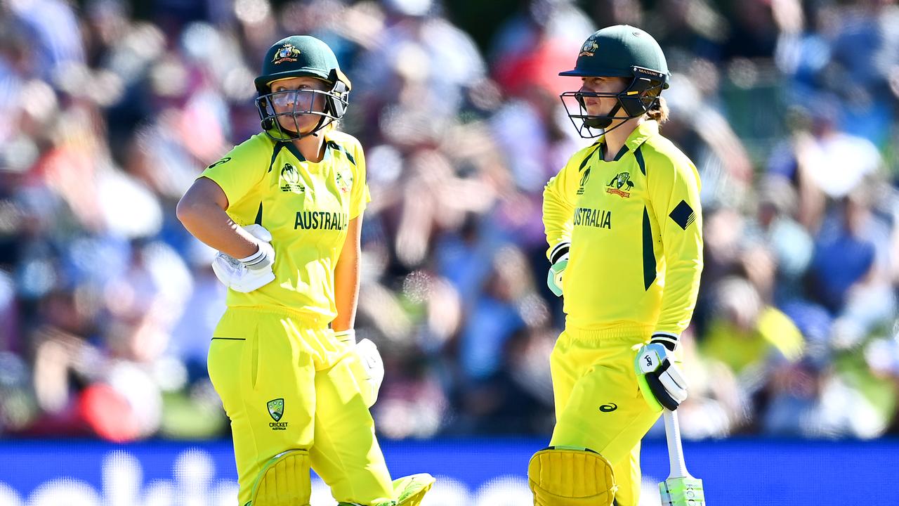 Alyssa Healy and Rachael Haynes. Photo by Hannah Peters/Getty Images