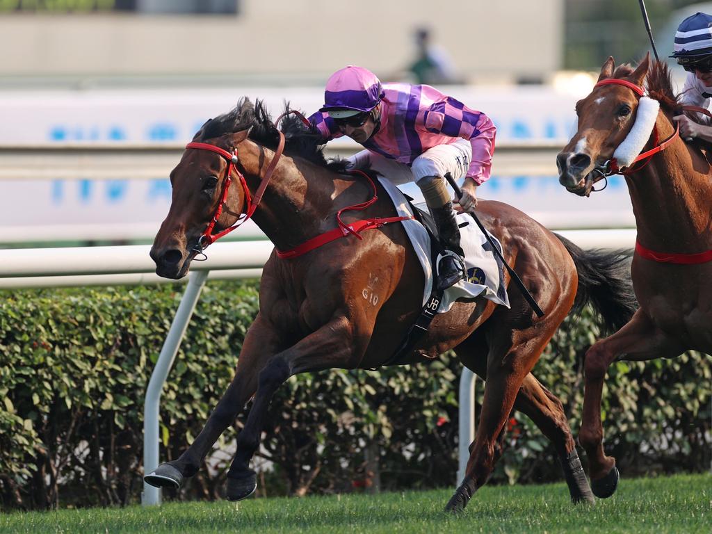 Running Glory and Hugh Bowman chase successive wins. Picture: HKJC