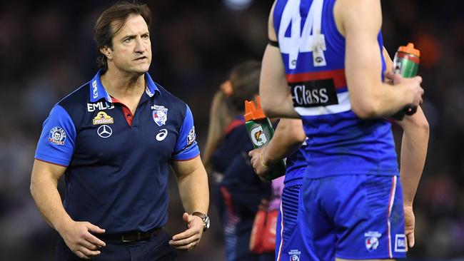 Luke Beveridge urges his Bulldogs on. Picture: AAP