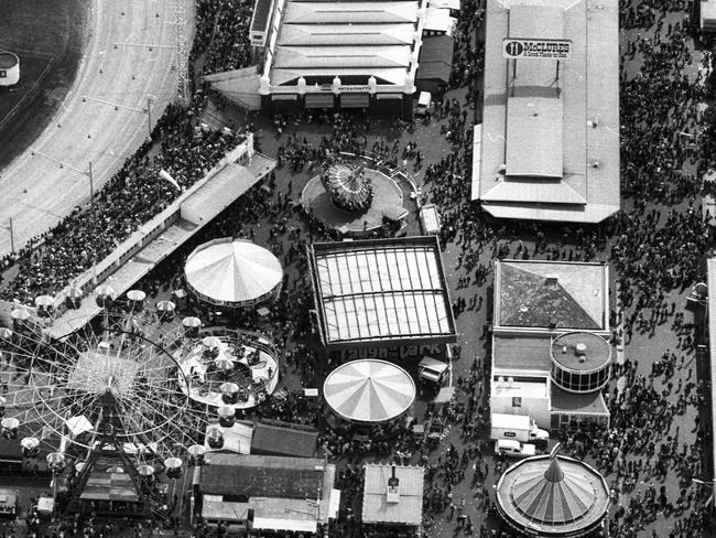 Show Day public holiday crowd, 1973. Picture: HWT Library