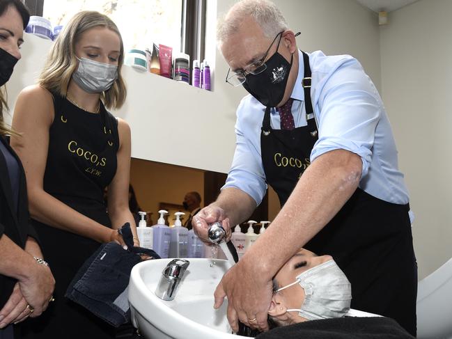 MELBOURNE, AUSTRALIA - NewsWire Photos FEBRUARY 4, 2022: Prime Minister Scott Morrison meets locals at Coco's Hair Salon while touring at Mount Eliza, south of Melbourne. Picture: NCA NewsWire / Andrew Henshaw