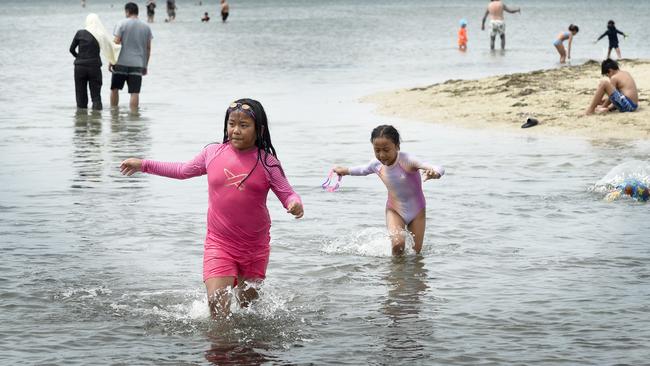 People cool of at Altona Beach as the temperature in Melbourne reaches the high 30s for a second day in a row. Picture: NewsWire / Andrew Henshaw