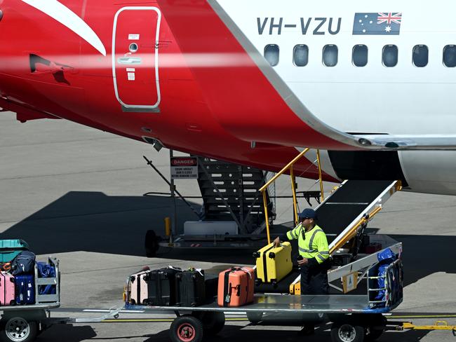 BRISBANE, AUSTRALIA - NewsWire Photos - AUGUST 11, 2022. Qantas baggage handlers at work at Brisbane airport. Industrial action will start at Qantas and budget offshoot Jetstar by the end of August amid an escalating fight over pay with its licensed engineers.Picture: NCA NewsWire / Dan Peled