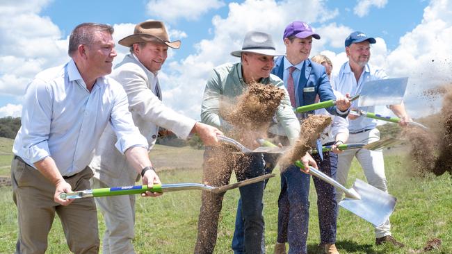 Dugald Saunders, NSW Nationals Leader and Dubbo MP, Andrew Forrest, Chris Bowen, Mathew Dickerson, Mayor Dubbo Regional Council, Jackie Brown, GE Vernova, Jason Willoughby, Squadron Energy CEO at Uungula Wind Farm in central west NSW. Picture: Squadron Energy