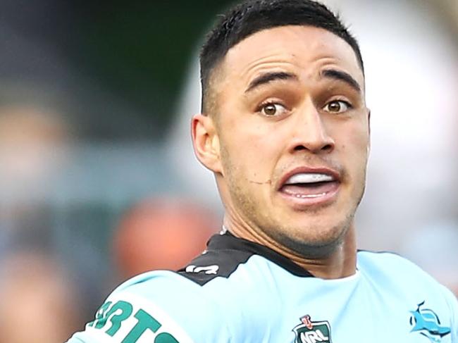 SYDNEY, AUSTRALIA - JUNE 10: Valentine Holmes of the Sharks breaks away to score a try during the round 14 NRL match between the Cronulla Sharks and the Wests Tigers at Southern Cross Group Stadium on June 10, 2018 in Sydney, Australia. (Photo by Mark Kolbe/Getty Images)