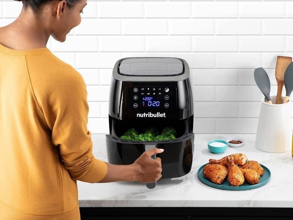 Score a great deal on the Nutribullet XXL Digital Air Fryer 7L.