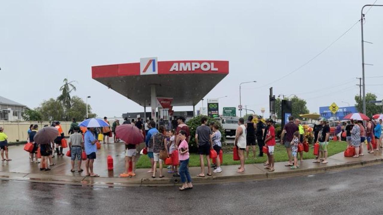 The huge line-up for fuel on Tuesday, February 4 in Ingham after massive flooding which has cut power and telecommunications. Photo: Cameron Bates.