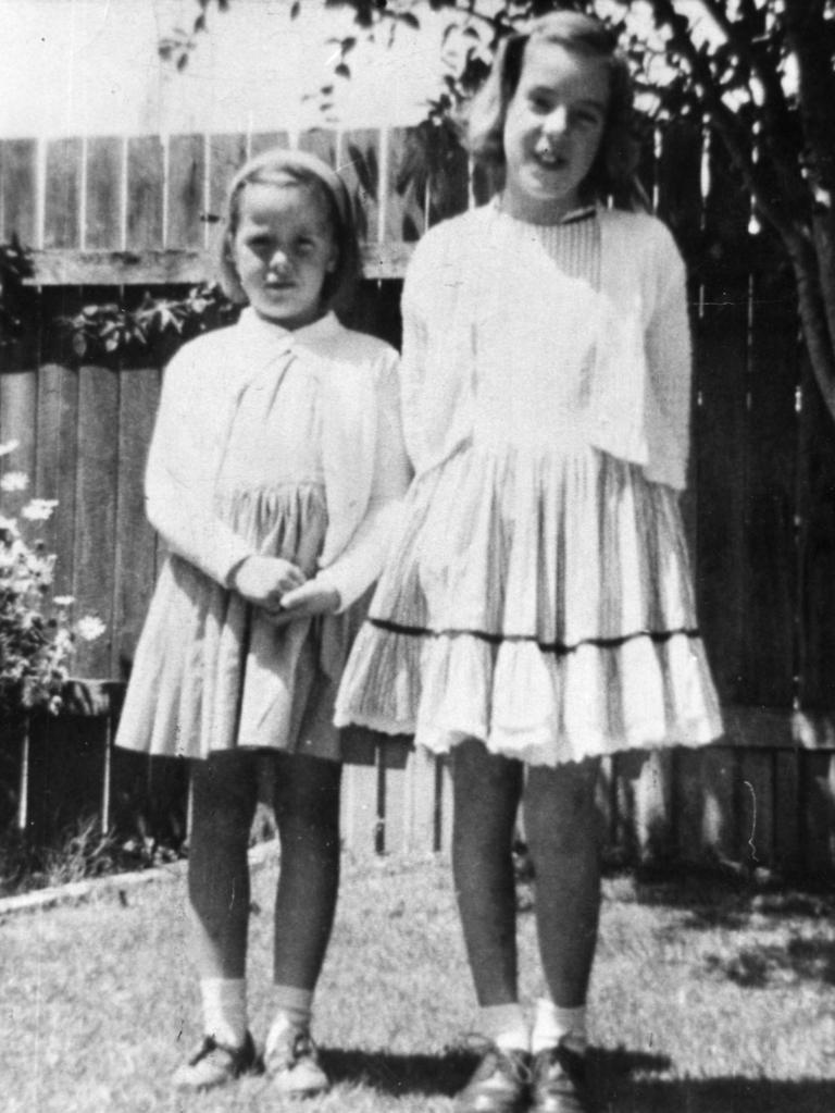 <p>Arnna and Jane all dressed up.</p>