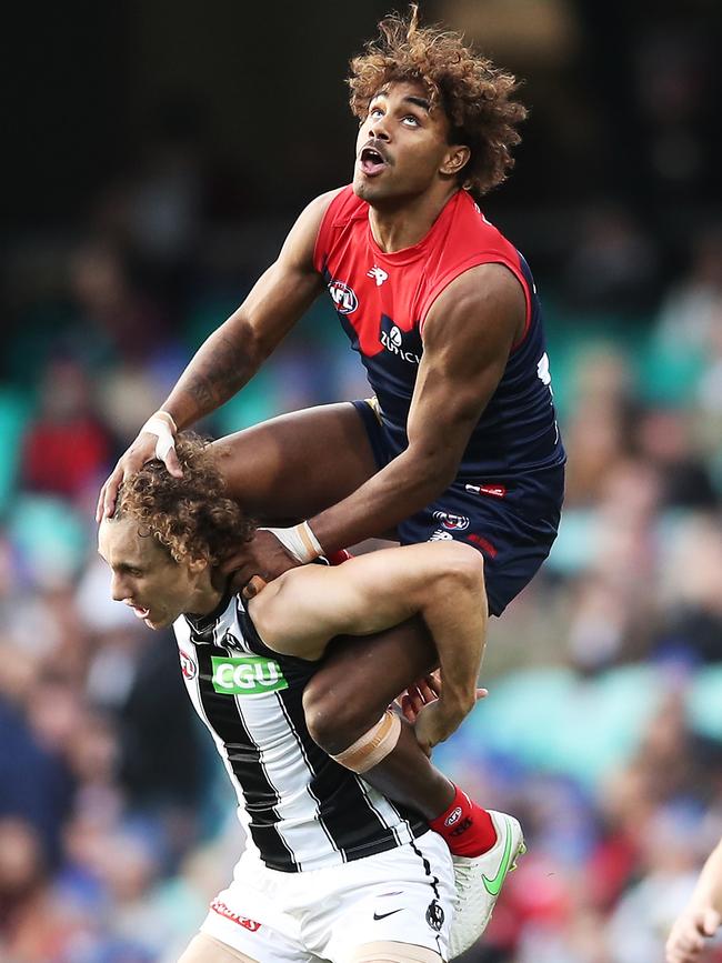 Kysaiah Pickett flies high, but didn’t come down with the footy.