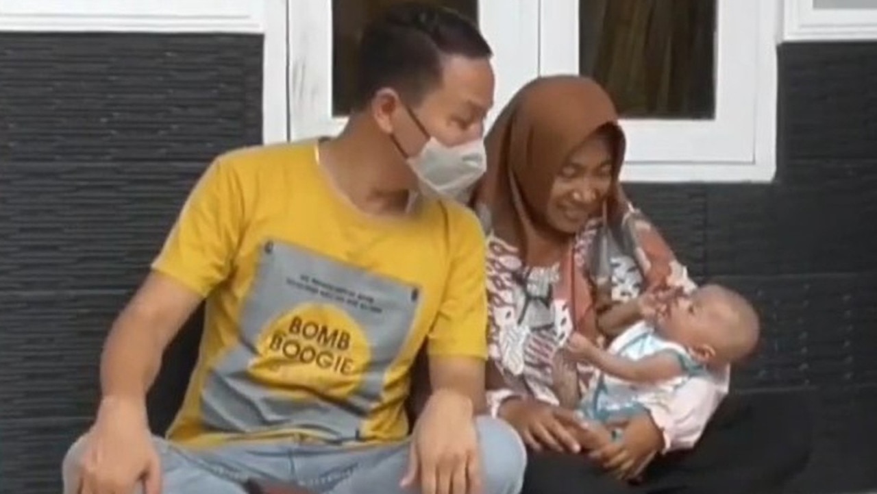 Dad Slamet Wahyudi with his wife Linda and baby Statistical. Picture: Newsflash/Australscope