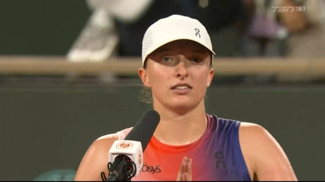 World No. 1 scolds French Open crowd in polite speech