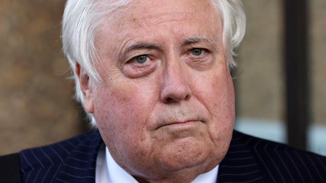 SYDNEY, AUSTRALIA - NewsWire Photos FEBRUARY 14, 2022: Clive Palmer pictured speaking to media as he leaves federal court in the Sydney CBD. Clive Palmer v Mark McGowan court case.Picture: NCA NewsWire / Damian Shaw