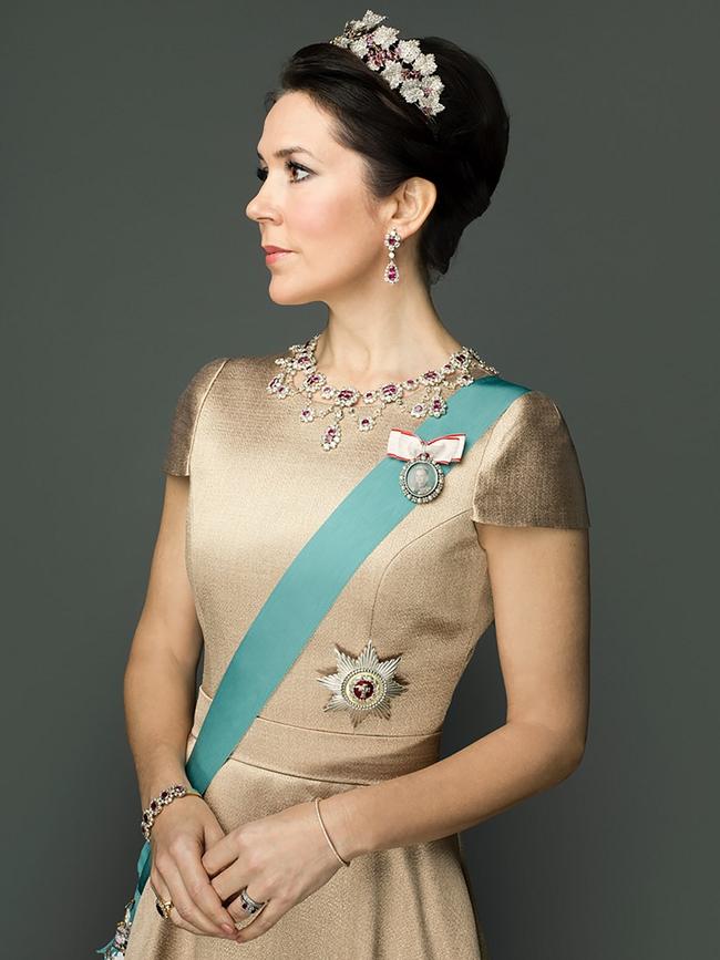 Crown Princess Mary portrait, in 2006, by Marco Grob.