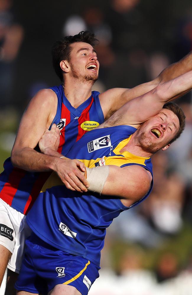 Lachie Waddell in a ruck contest with Willy’s Nick Meese.