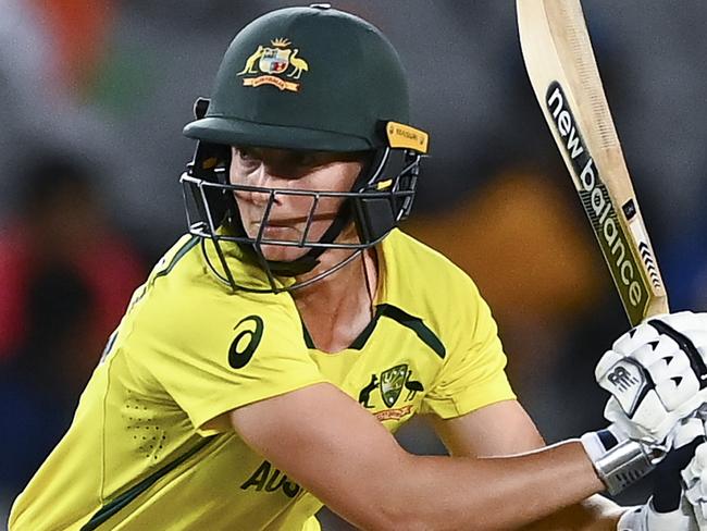 Aussies storm into semis with record run chase