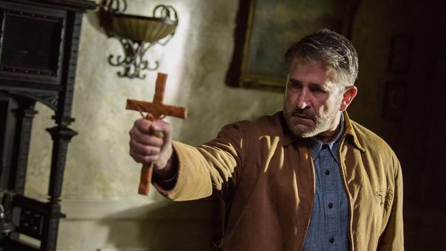 Anthony LaPaglia as Samuel Mullins in a scene from supernatural thriller film Annabelle: Creation