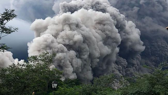 This picture taken from the instagram account of @rochilazotv shows Guatemala's volcano Fuego during an eruption in Alotenango, Guatemala on June 3, 2018 At least six people were killed when Guatemala's Fuego volcano erupted, belching ash and rock and forcing the airport to close. The strong eruption was the second major one this year. The dead were from farming communities just south of the volcano who were trapped by hot lava flow, National Disaster Relief Agency spokesman David de Leon told reporters / AFP PHOTO / María Del Rocío Lazo / RESTRICTED TO EDITORIAL USE - NO MARKETING NO ADVERTISING CAMPAIGNS - DISTRIBUTED AS A SERVICE TO CLIENTS