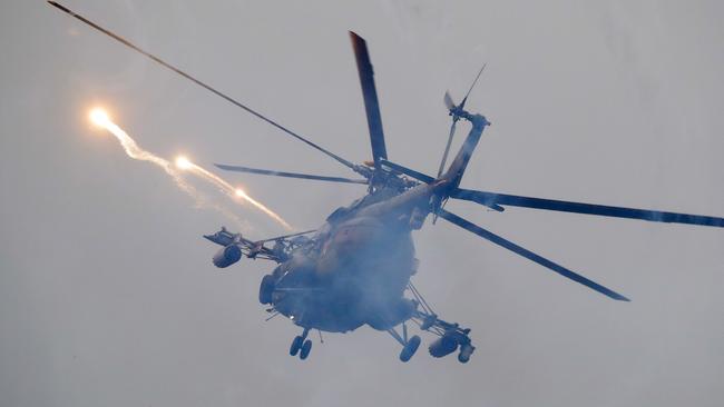 Zapad war games: Russian military helicopter fires rocket at spectators ...