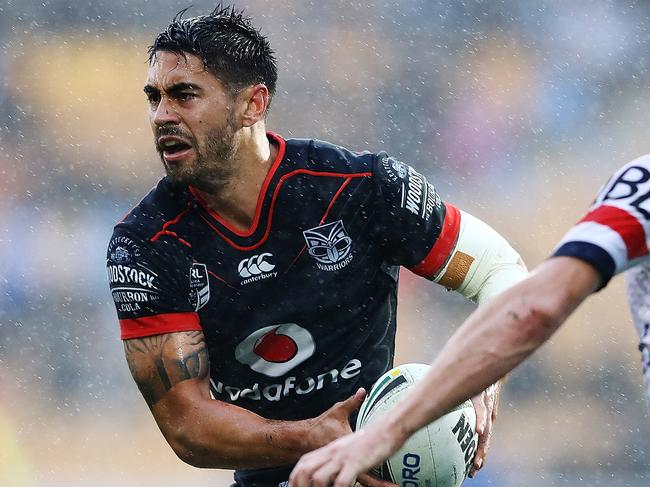 AUCKLAND, NEW ZEALAND - APRIL 30:  Shaun Johnson of the Warriors makes a break during the round nine NRL match between the New Zealand Warriors and the Sydney Roosters at Mt Smart Stadium on April 30, 2017 in Auckland, New Zealand.  (Photo by Hannah Peters/Getty Images)