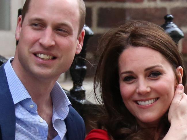 (FILES) In this file photo taken on April 23, 2018 Britain's Prince William, Duke of Cambridge (L) and Britain's Catherine, Duchess of Cambridge aka Kate Middleton show their newly-born son, their third child, Britain's Prince Louis of Cambridge to the media outside the Lindo Wing at St Mary's Hospital in central London, on April 23, 2018. - Meghan Markle, the Duchess of Sussex, gave birth on May 6, 2019 to a 