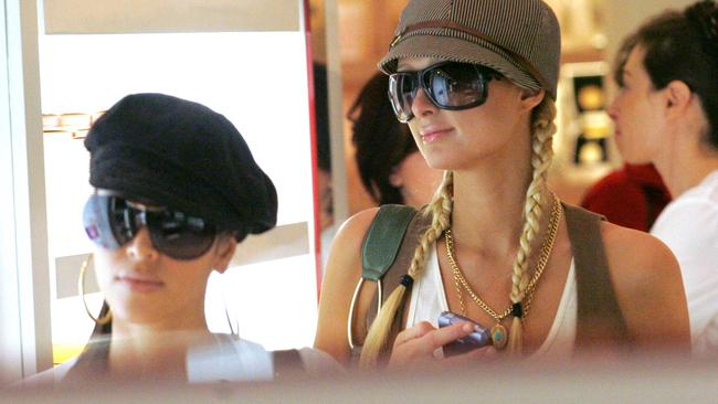 The Secret Diary of a 90's Girl — Paris Hilton & Kim Kardashian on Bondi  Beach in