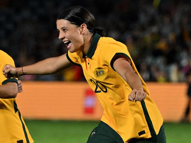 Australia's Sam Kerr (R) celebrates the first goal by teammate Hayley Raso during the 2023 Cup of Nations womenâs football match between Australia and the Czech Republic in Gosford on February 16, 2023. (Photo by Saeed KHAN / AFP) / -- IMAGE RESTRICTED TO EDITORIAL USE - STRICTLY NO COMMERCIAL USE --