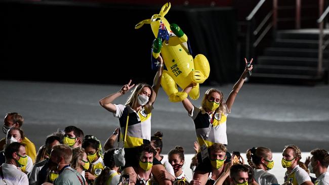 Australia's athletes celebrate during the closing ceremony of the Tokyo 2020 Olympic Games. Picture: AFP