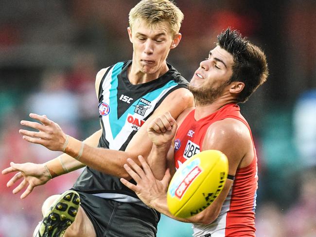 Lewis Melican (right) of the Swans competes for possession against Todd Marshall of the Power during the Round 2 AFL match between the Sydney Swans and the Port Adelaide Power at the SCG in Sydney, Sunday, April 1, 2018. (AAP Image/Brendan Esposito) NO ARCHIVING, EDITORIAL USE ONLY