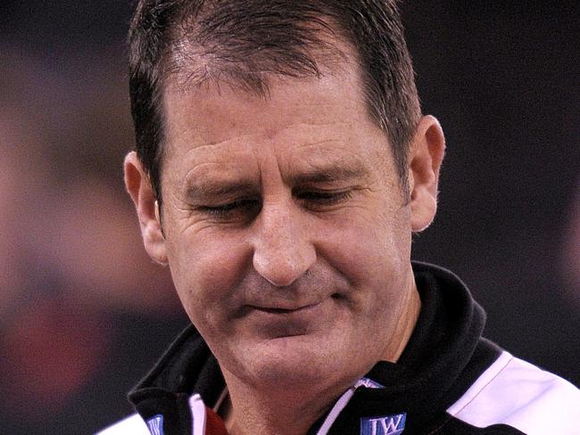 St Kilda Coach Ross Lyon in action against Fremantle during their Round 20 AFL match at Etihad Stadium in Melbourne on Friday, August 5, 2011. St Kilda won the match by 41 points 16.17(113) to 10.12(72) (AAP Image/Martin Philbey) NO ARCHIVING, EDITORIAL USE ONLY