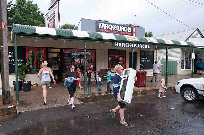 <p>Creswick locals gather to help clear the local store as the creek rises.</p> <p>Picture: Ian Wilson</p>