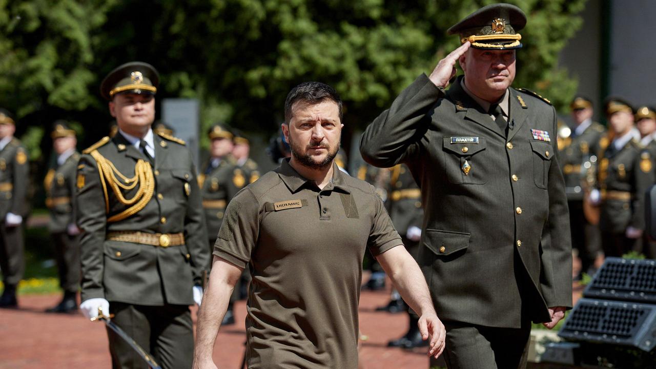 This handout picture taken and released by the Ukrainian presidential press service on June 2, 2022, shows Ukrainian President Volodymyr Zelensky (C) taking part in a credential ceremony in Kyiv, on the 99th day of the Russian invasion of Ukraine. - Zelensky said on June 2, 2022 that Russian troops control about one-fifth of his country, including the annexed Crimean peninsula and territory in the east held by Moscow-backed separatists since 2014. (Photo by Handout / UKRAINIAN PRESIDENTIAL PRESS SERVICE / AFP) / -----EDITORS NOTE --- RESTRICTED TO EDITORIAL USE - MANDATORY CREDIT "AFP PHOTO / Ukrainian Presidential Press Service " - NO MARKETING - NO ADVERTISING CAMPAIGNS - DISTRIBUTED AS A SERVICE TO CLIENTS - NO ARCHIVES