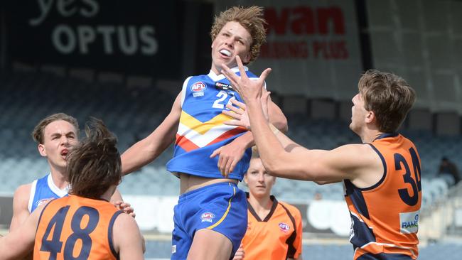 Tristan Tweedie in action for Eastern Ranges.